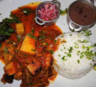 Cari vom Huhn mit Palmherzen