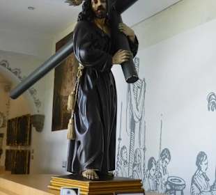 Figuren im Seitenflügel