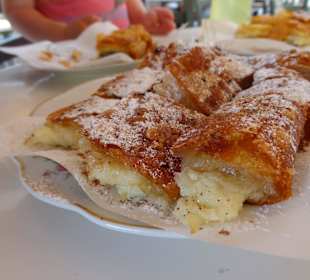 Giagia Victoria Nicosia, Bougatsa