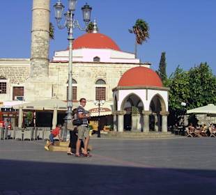Marktplatz des Städtchens an der Moschee