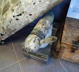 Altes Kriegsmaterial