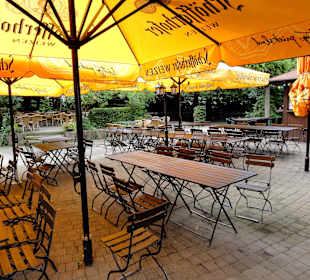 Blick in den Biergarten des Brauhauses