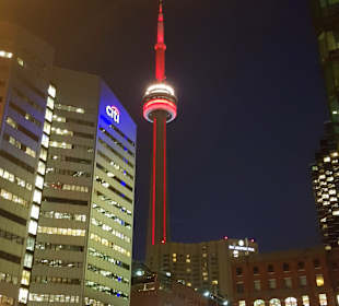 In ca. 500 m Entfernung zum Hotel liegt der CN Tower.