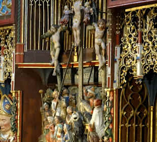 Der Altar der Stiftskirche
