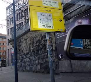 Zufahrt zum Bahnhof sehr gut ausgeschildert