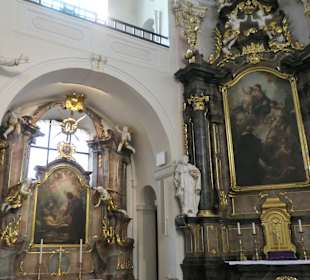 Die St.-Alexander-Kirche am Marktplatz von Rastatt