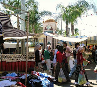 Auch die Einheimischen besuchen den Dienstag-Markt