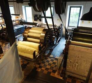 Rundgang durch die Maschinenhalle der Tuchfabrik