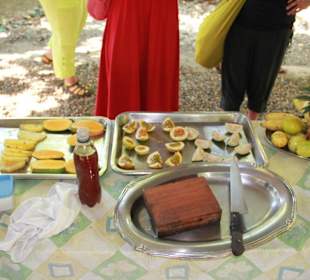 Probieren von Früchten