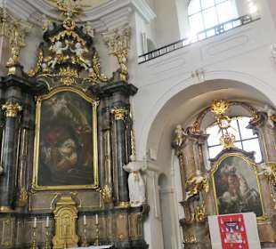 Die St.-Alexander-Kirche am Marktplatz von Rastatt