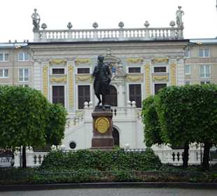 Die Alte Börse & Goethe Denkmal