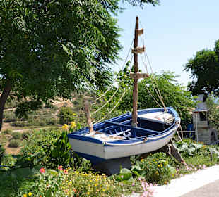 Gartenanlage mit Boot