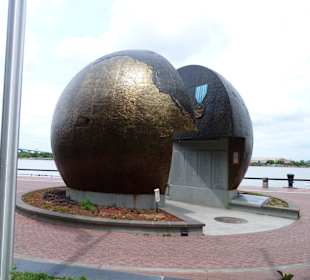 Weltkugel am Savannah-River