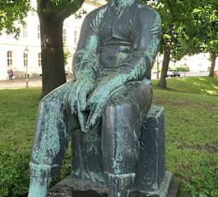 „Lesender Arbeiter“ beim Kulturhistorischen Museum