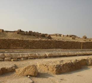 Ausgrabung bei Pyramiden