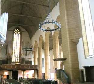 Blick in den Kirchenraum vom Altar aus