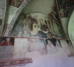 Wundervoll gemalte Fresken