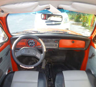  Roter VW Kaefer von Innen