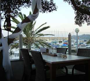 Am Hafen im "Royal" (lecker!)