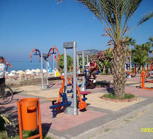 Trimm-Dich-Geräte auf der Promenade