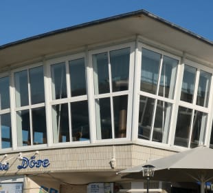 Beim Strandhaus Döse an der Strandpromenade