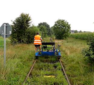 Unterwegs auf der alten Bahntrasse