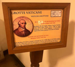 Innenansicht Petersdom Krypta