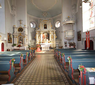 Blick in das Kirchenschiff