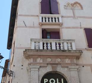 Bassano del Grappa: Poli Grappa Museum und Verkauf