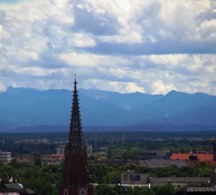 Ausblick vom Turm Richtung Berge