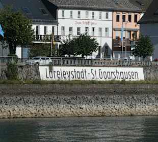 Mit der Fähre von St. Goars nach St. Goarshausen