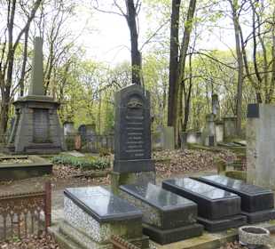 In einen der größten jüdischen Friedhöfe Europas