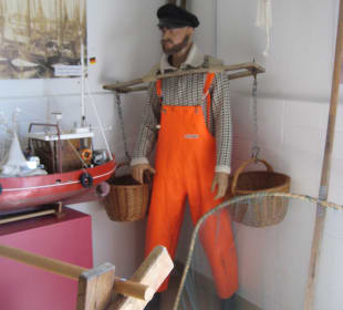 Lebensgroße Figuren bei der "Arbeit"