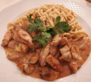Geschnitzeltes Schweinefilet Champignons Spätzle