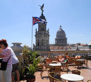 Blick vom Hotel Inglaterra zum Capitol und Theater