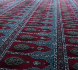 Die Gebetsplätze in der Moschee