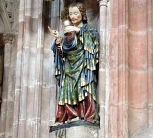 Skulpturen an den Pfeilern der Sebalduskirche