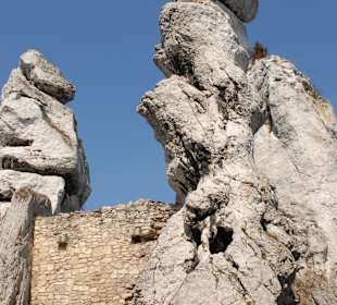 Gruppe von Kalksteinfelsen Okiennik Wielki