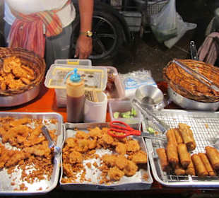 Der Bangtao Nacht-Markt mit Angeboten 002