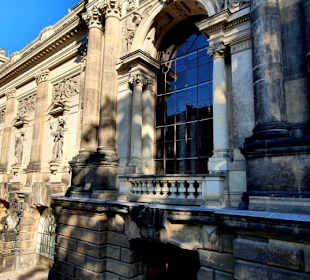 Seitliche Ansicht der Semperoper 