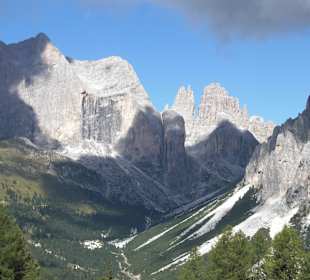 Auf dem Weg in den Rosengarten