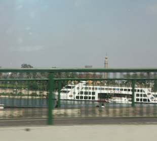 Hotelschiff vor Anker