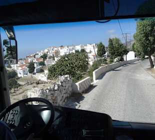 Auf dem Weg ins Bergdorf Nikia