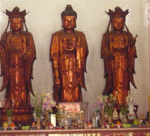 3 Statuen aus Sandelholz