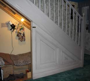 Zimmer unter der Treppe