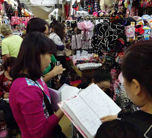 Im Dong Xuan Markt in Hanoi