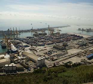 Aussicht vom Castell auf den Hafen
