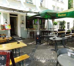 Außenbereich der Updown Bar