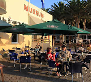 Museum und Restaurant am Strand