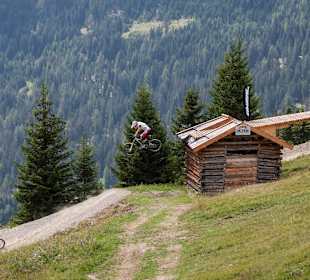 Bikepark SFL - Sprung über Hütte